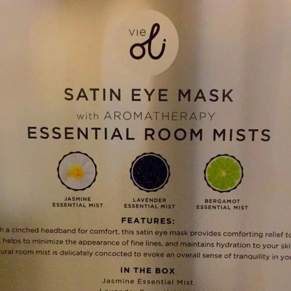 NWT Vie Oli Satin Silver Grey eye mask w/ aromatherapy mists Gift Set New in Box